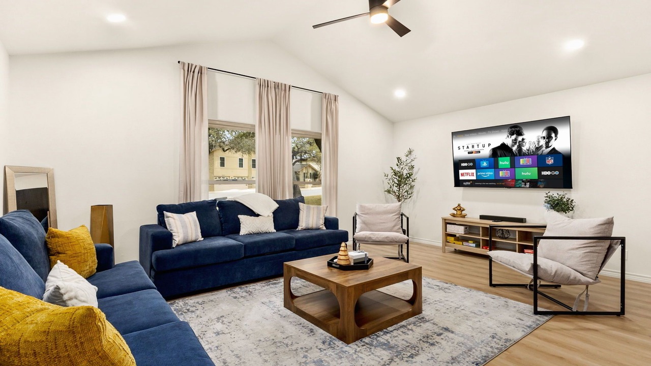 Photo of Livingroom in North Central Thousand Oaks