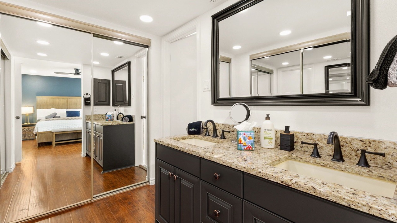 Photo of Bathroom in North Central Thousand Oaks
