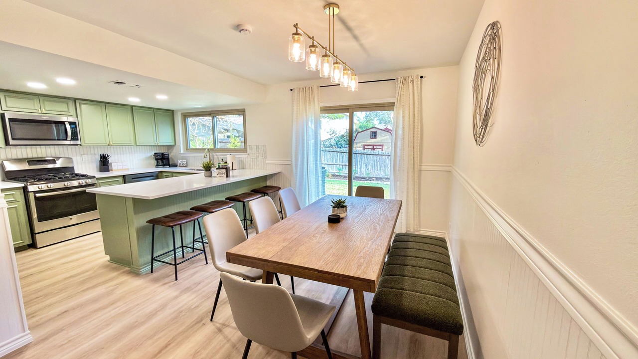 Photo of Kitchen in North Central Thousand Oaks