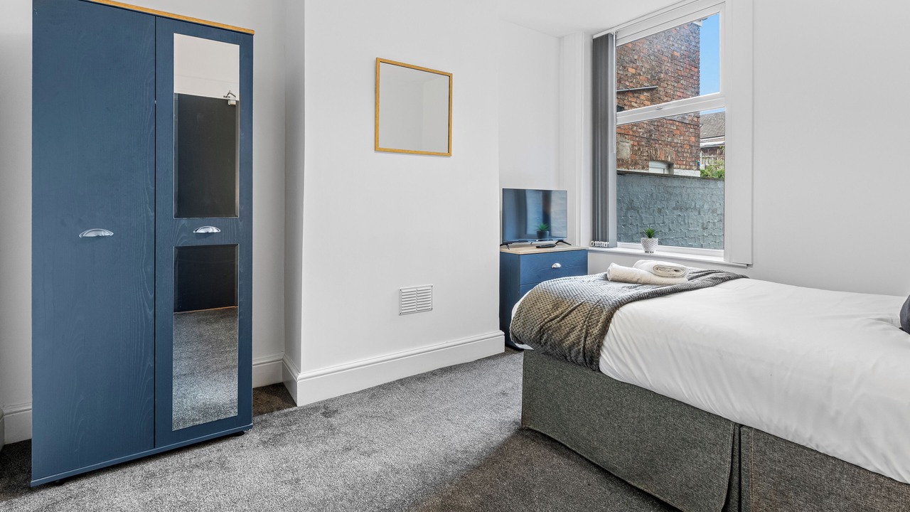 Photo of Bedroom in Birkenhead