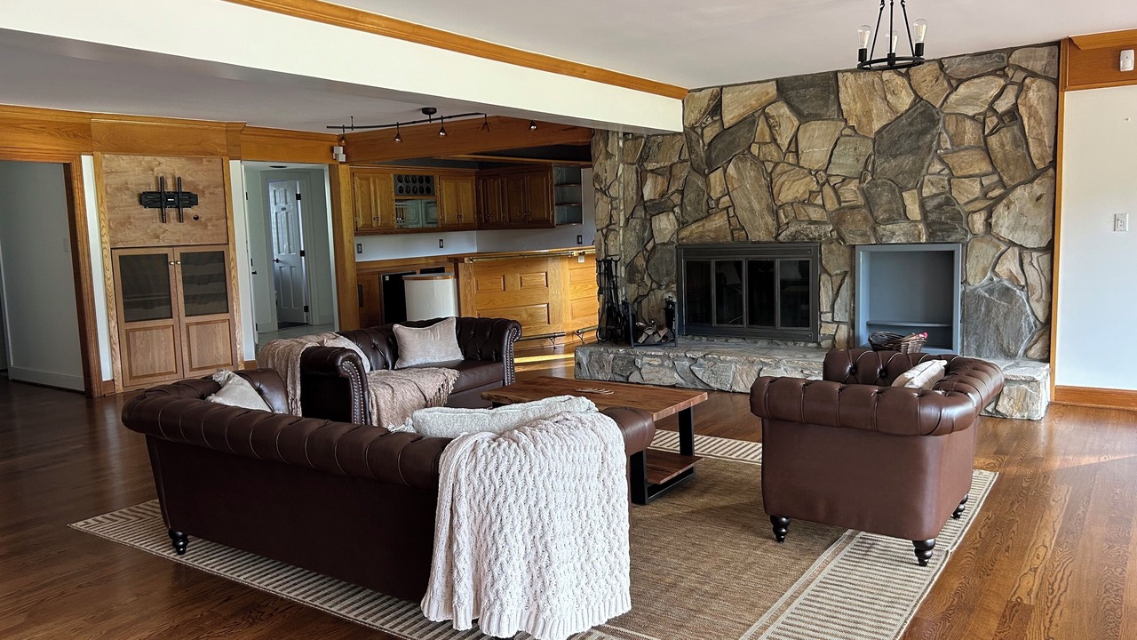 Photo of Livingroom in North Raleigh