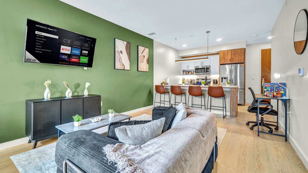 Photo of Livingroom in University Circle