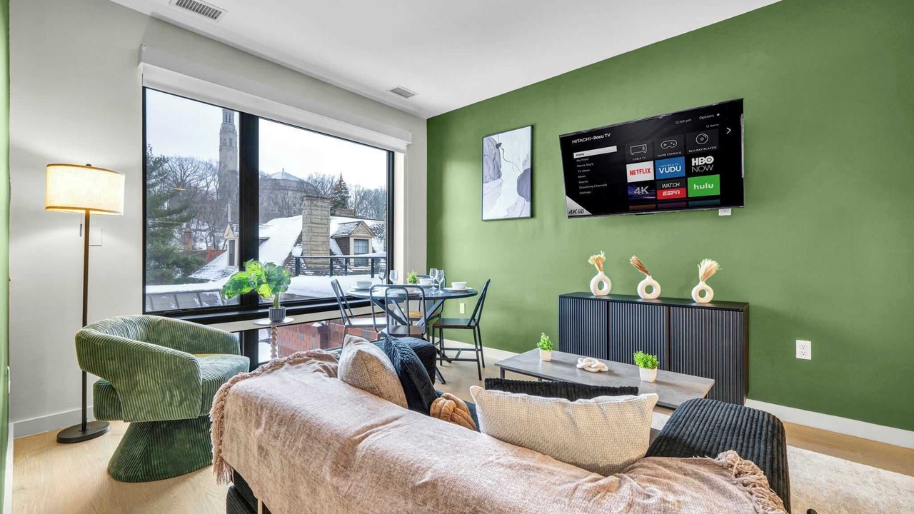 Photo of Livingroom in University Circle
