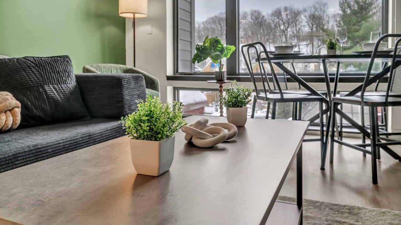 Photo of Livingroom in University Circle