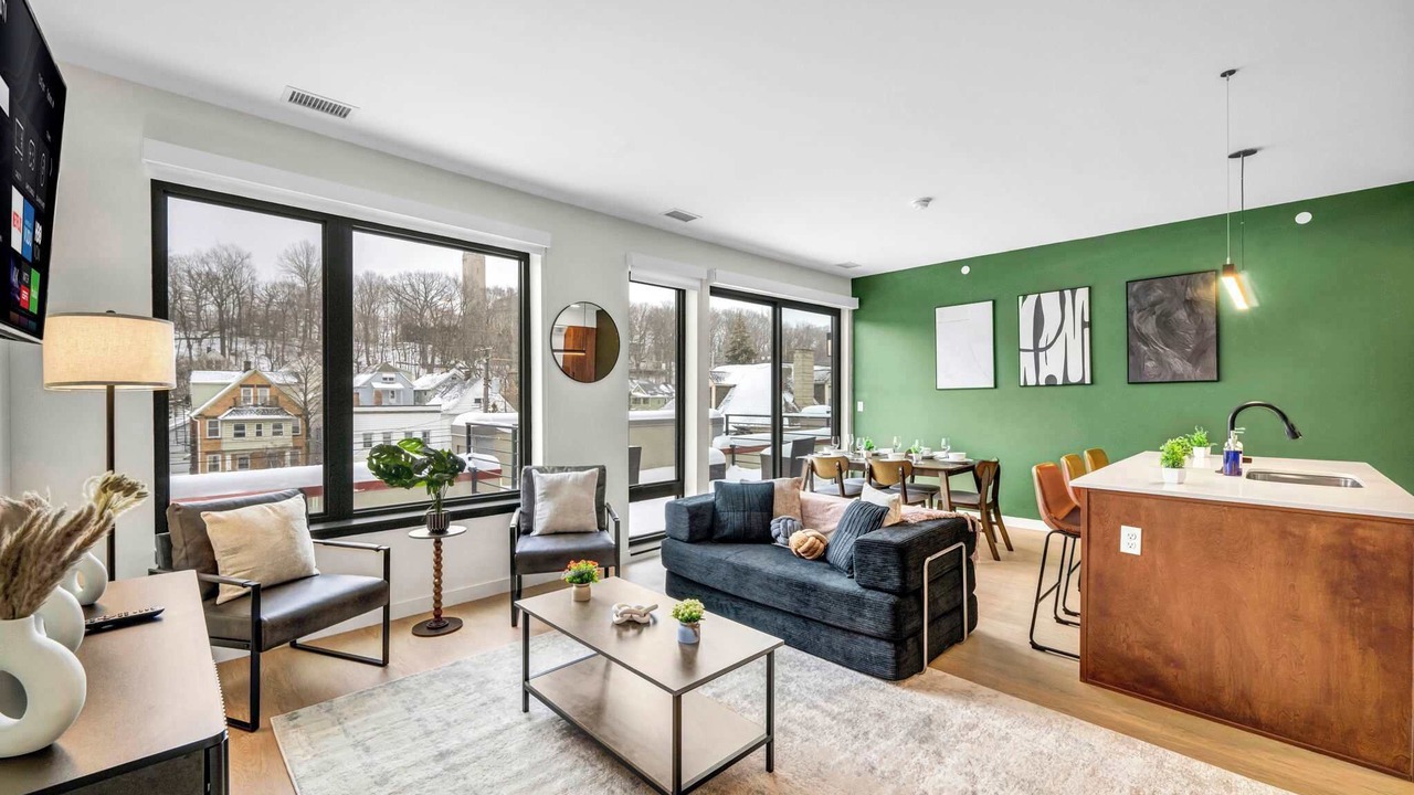 Photo of Livingroom in University Circle
