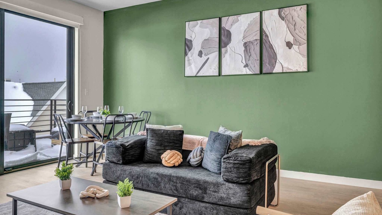 Photo of Livingroom in University Circle