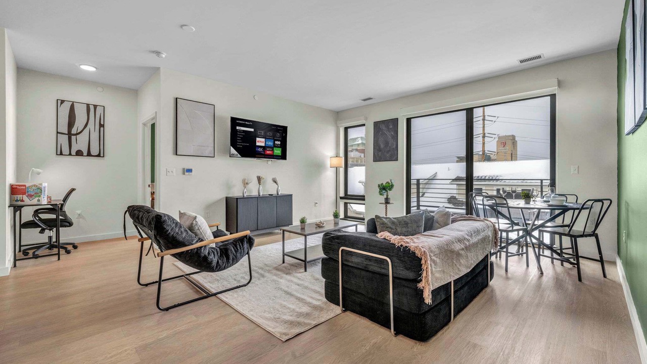 Photo of Livingroom in University Circle
