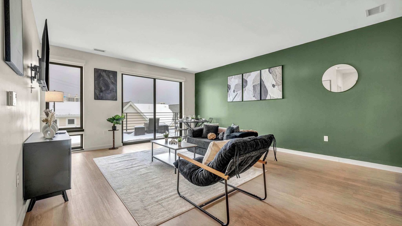 Photo of Livingroom in University Circle