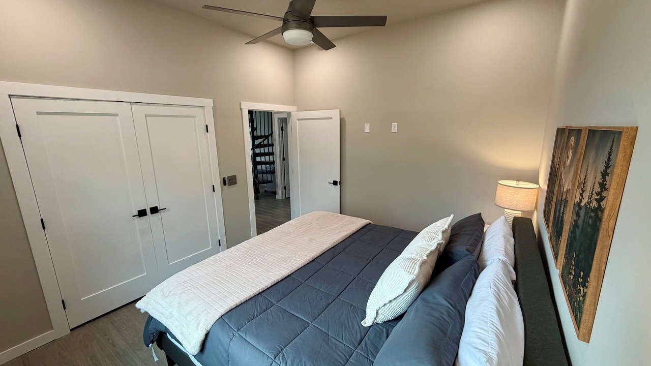 Photo of Bedroom in Garfield
