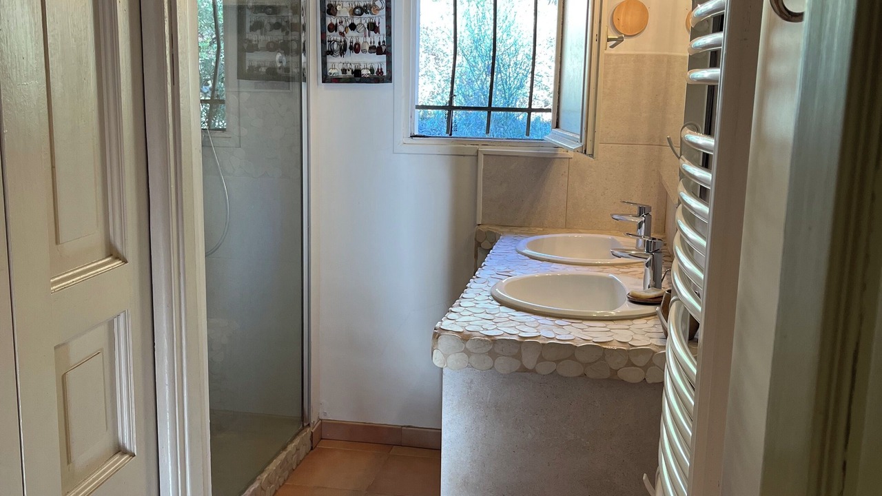 Photo of Bathroom in Tourves