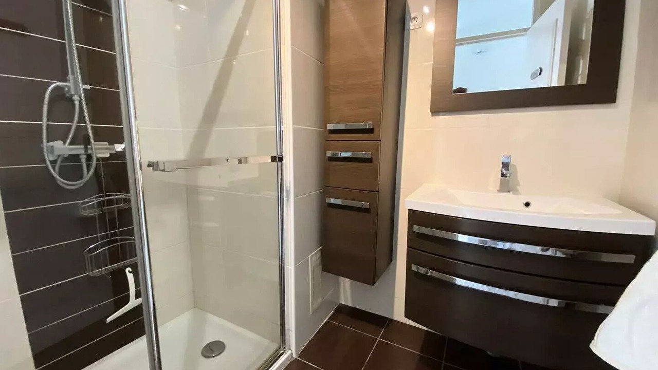 Photo of Bathroom in La Jetee