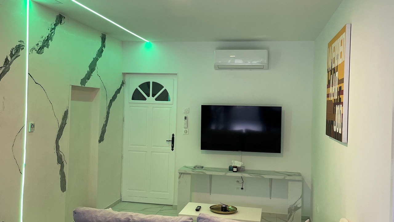 Photo of Livingroom in Saint-Etienne-de-Saint-Geoirs
