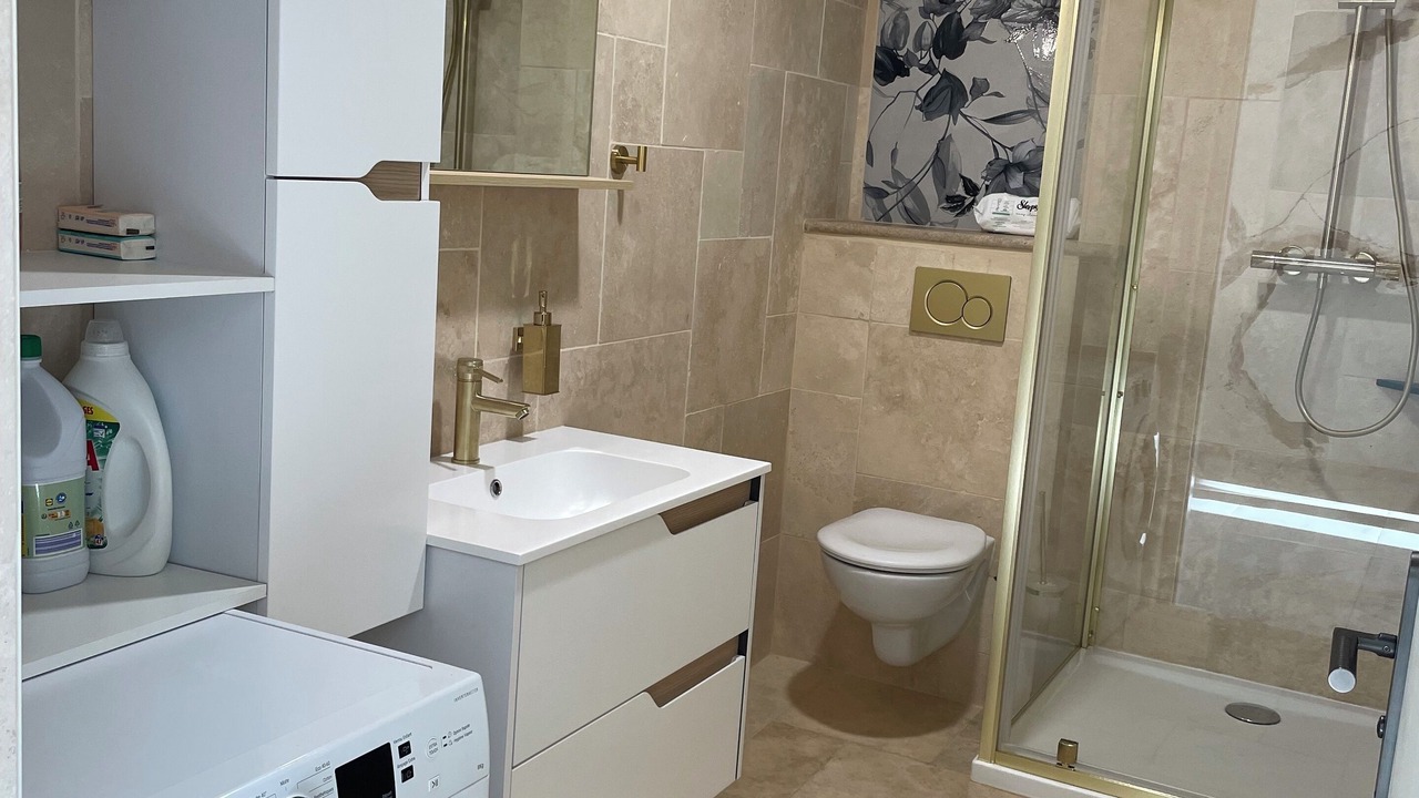 Photo of Bathroom in Saint-Etienne-de-Saint-Geoirs