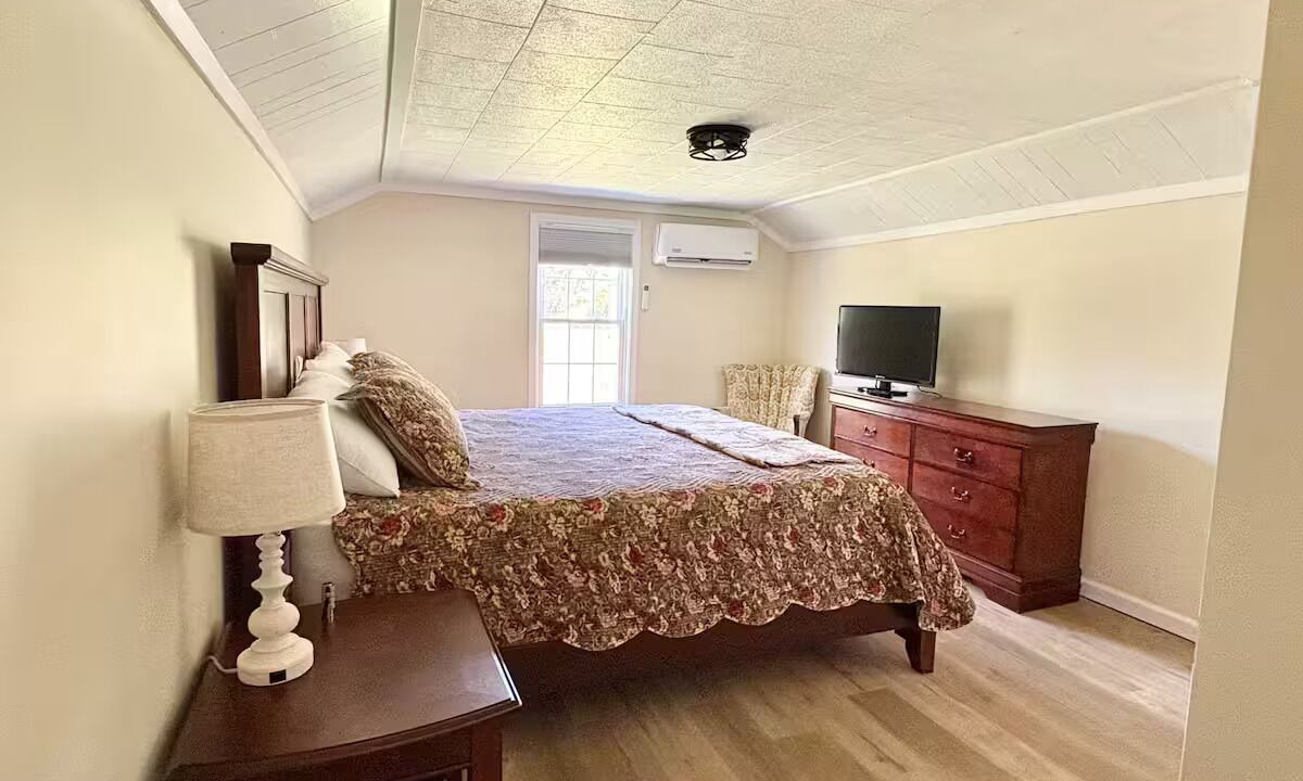 Photo of Bedroom in Fries