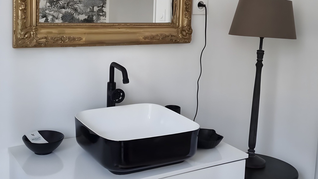 Photo of Bathroom in Le Mesnil-Guillaume