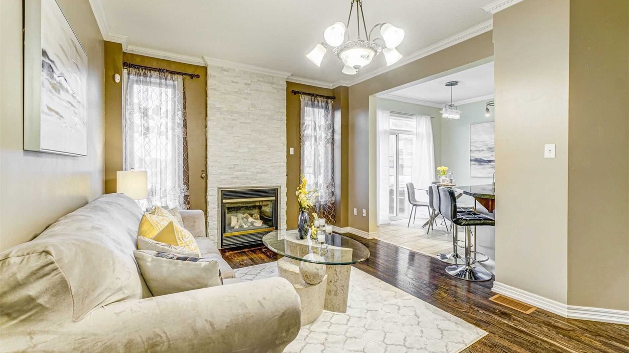 Photo of Livingroom in Hamilton Township