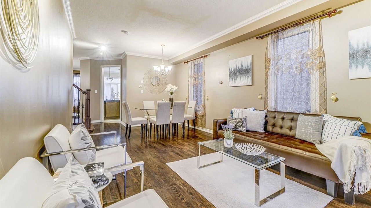 Photo of Livingroom in Hamilton Township