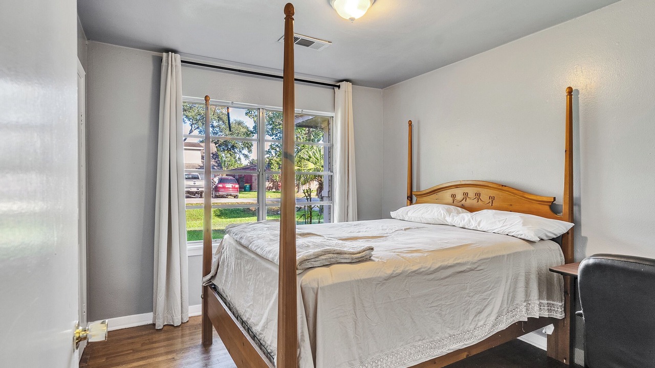 Photo of Bedroom in Pasadena