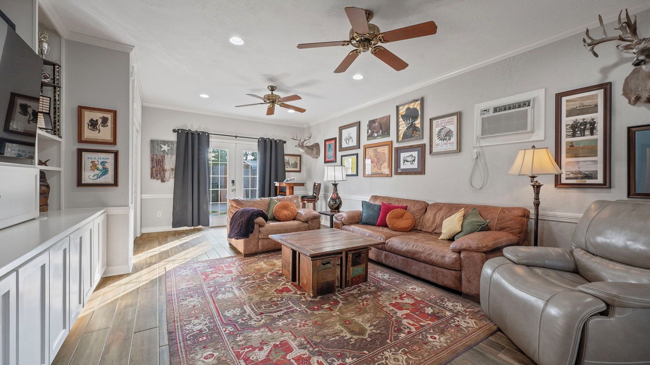 Photo of Livingroom in College Station