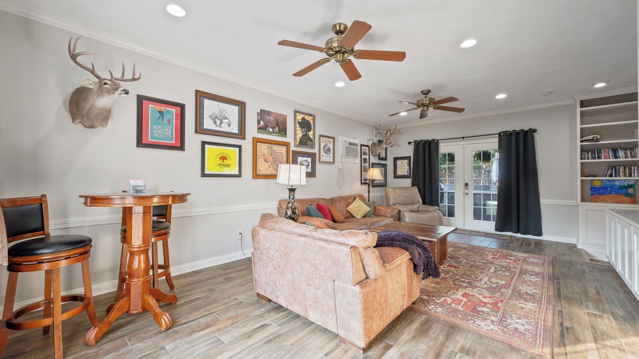 Photo of Livingroom in College Station