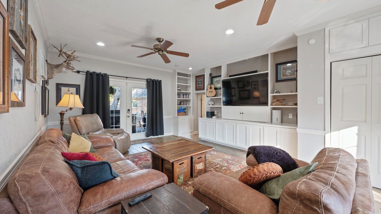 Photo of Livingroom in College Station