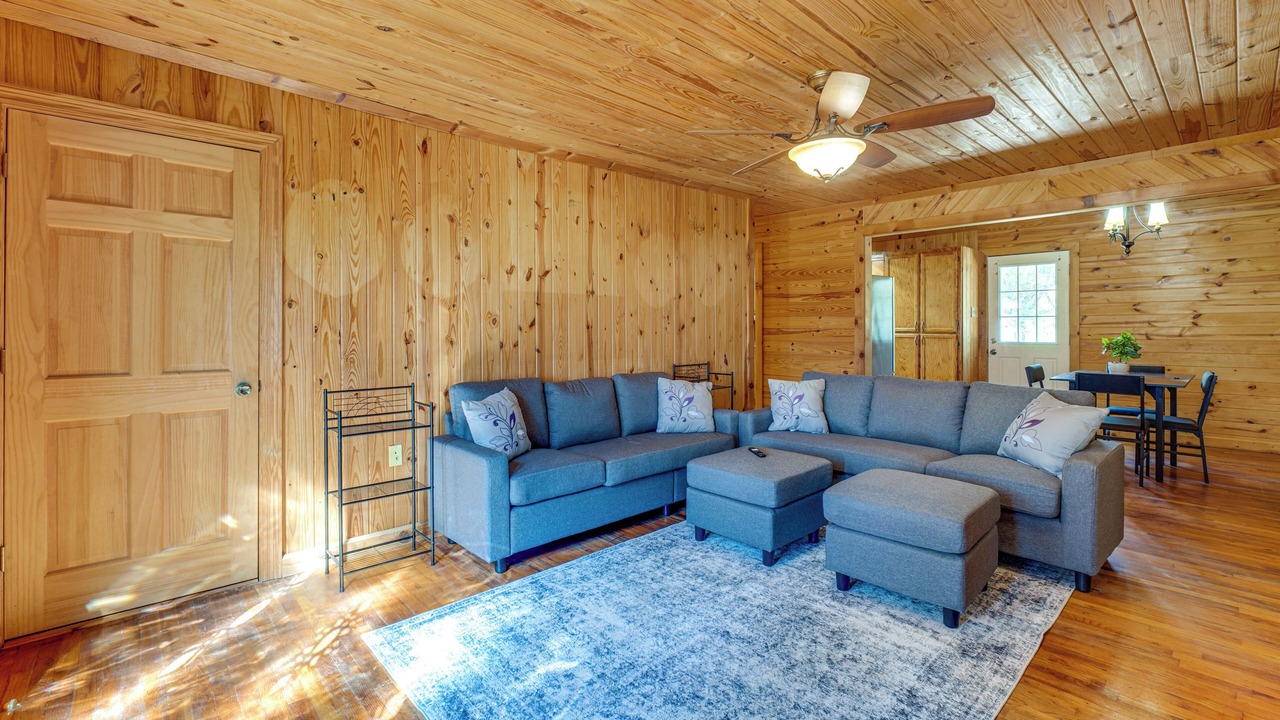 Photo of Livingroom in Poplarville