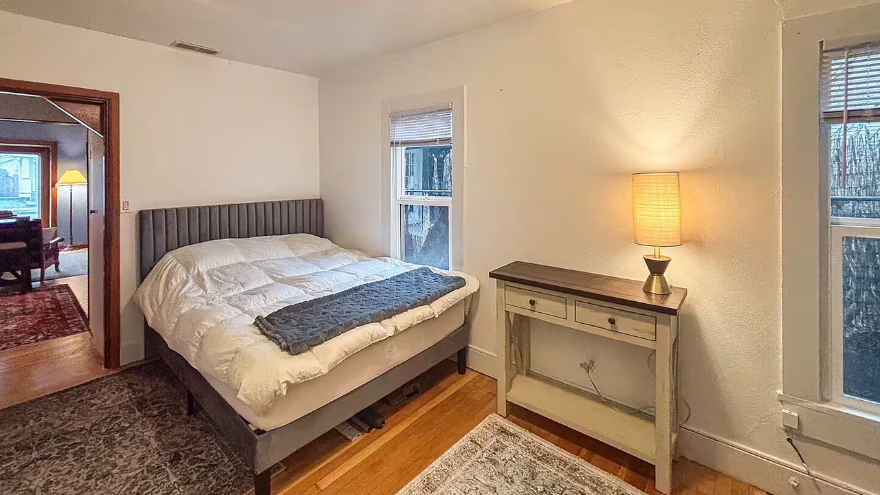 Photo of Bedroom in Foster - Powell