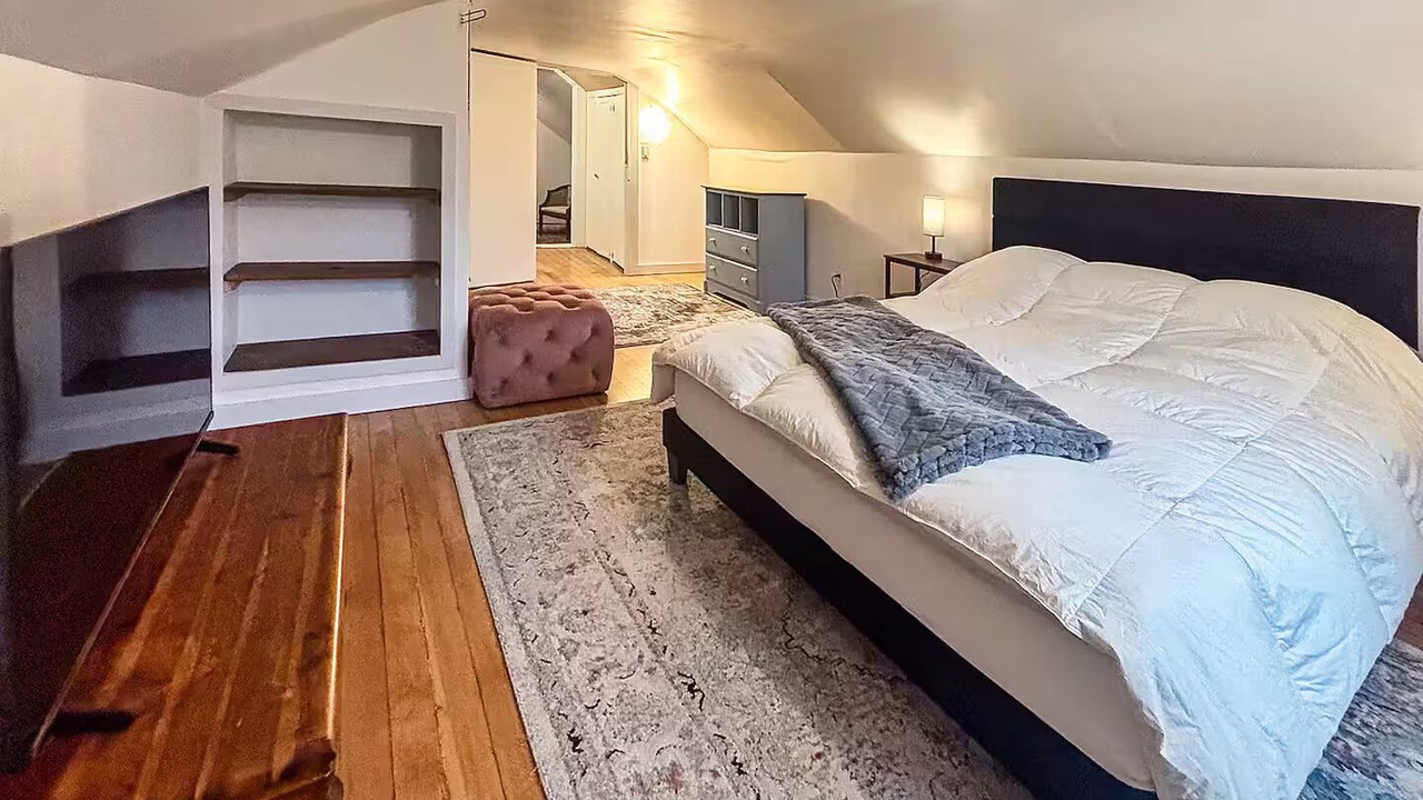 Photo of Bedroom in Foster - Powell