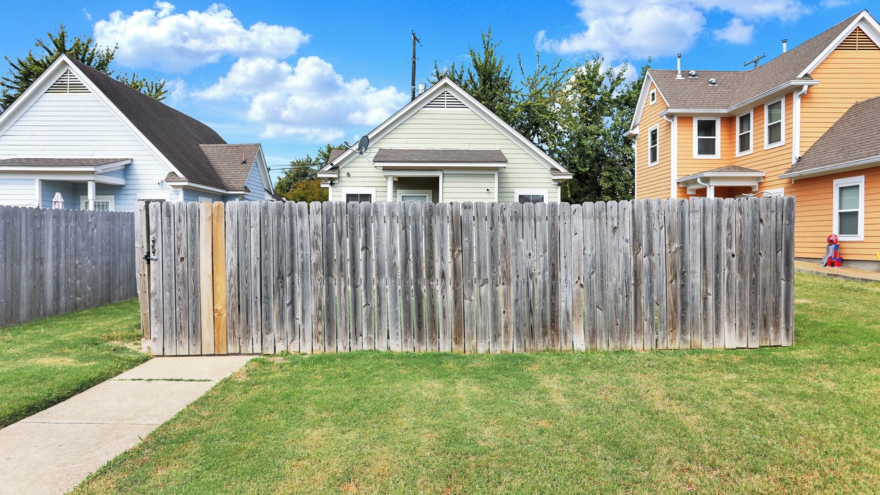 Photo of Outdoor in Uptown