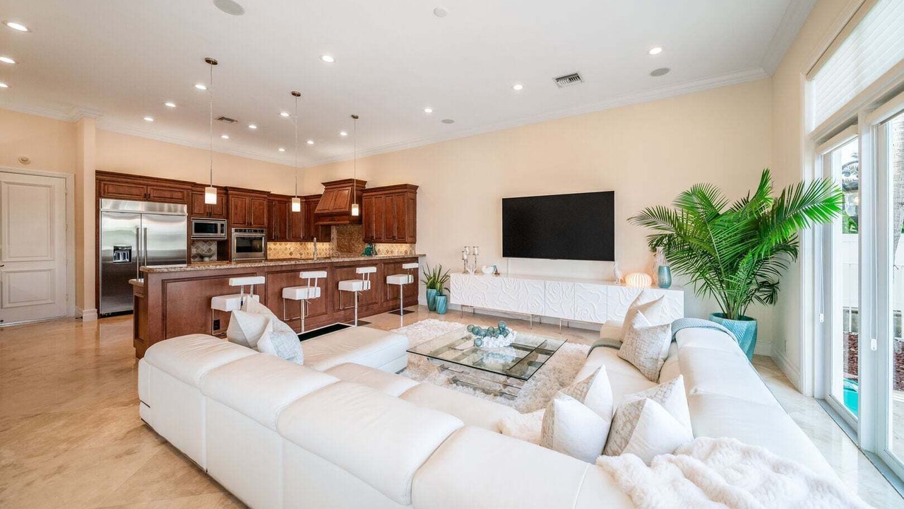 Photo of Livingroom in Tropic Isle