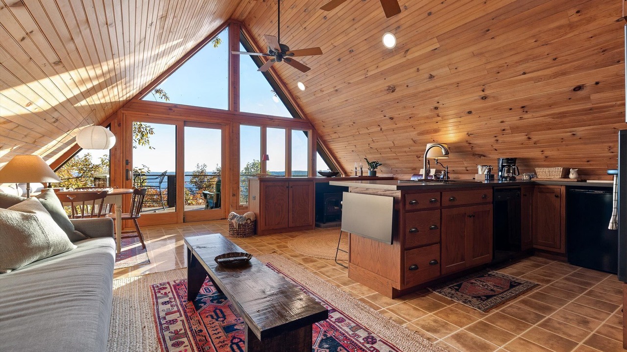 Photo of Livingroom in Sewanee