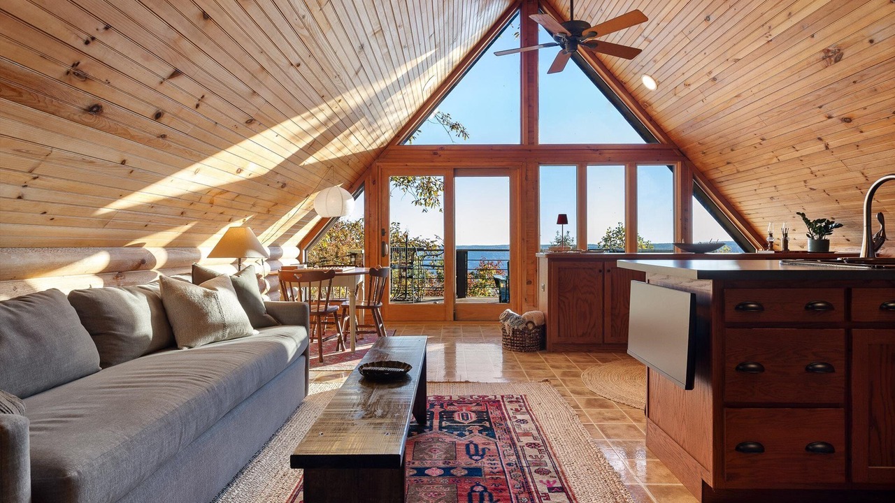 Photo of Livingroom in Sewanee