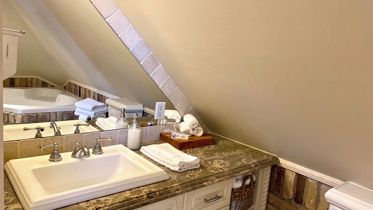 Photo of Bathroom in Clarkson-Lorne Park