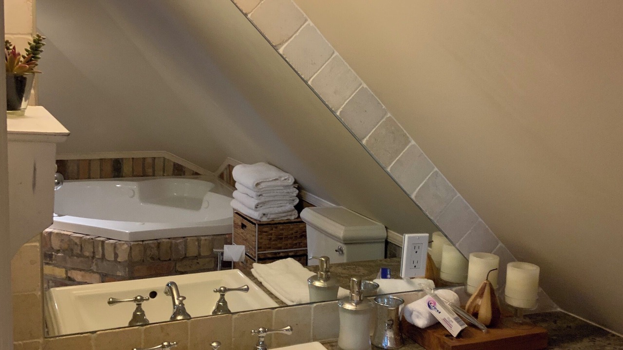 Photo of Bathroom in Clarkson-Lorne Park