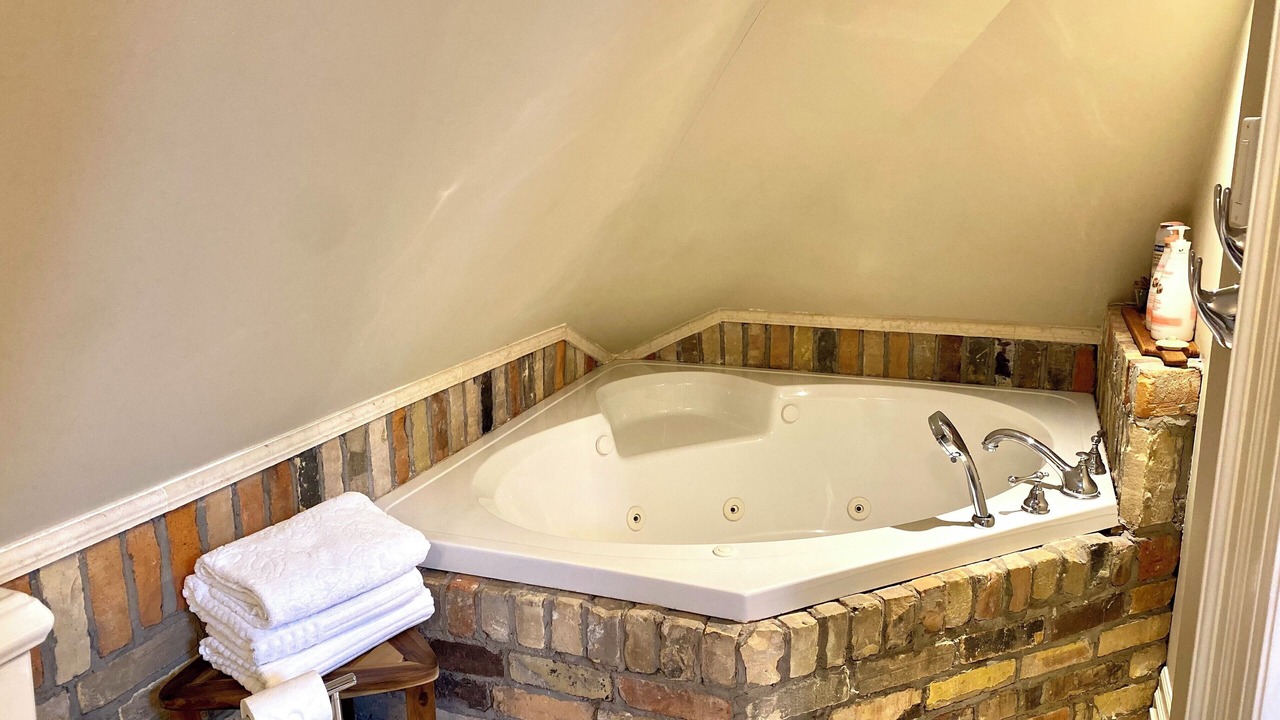 Photo of Bathroom in Clarkson-Lorne Park