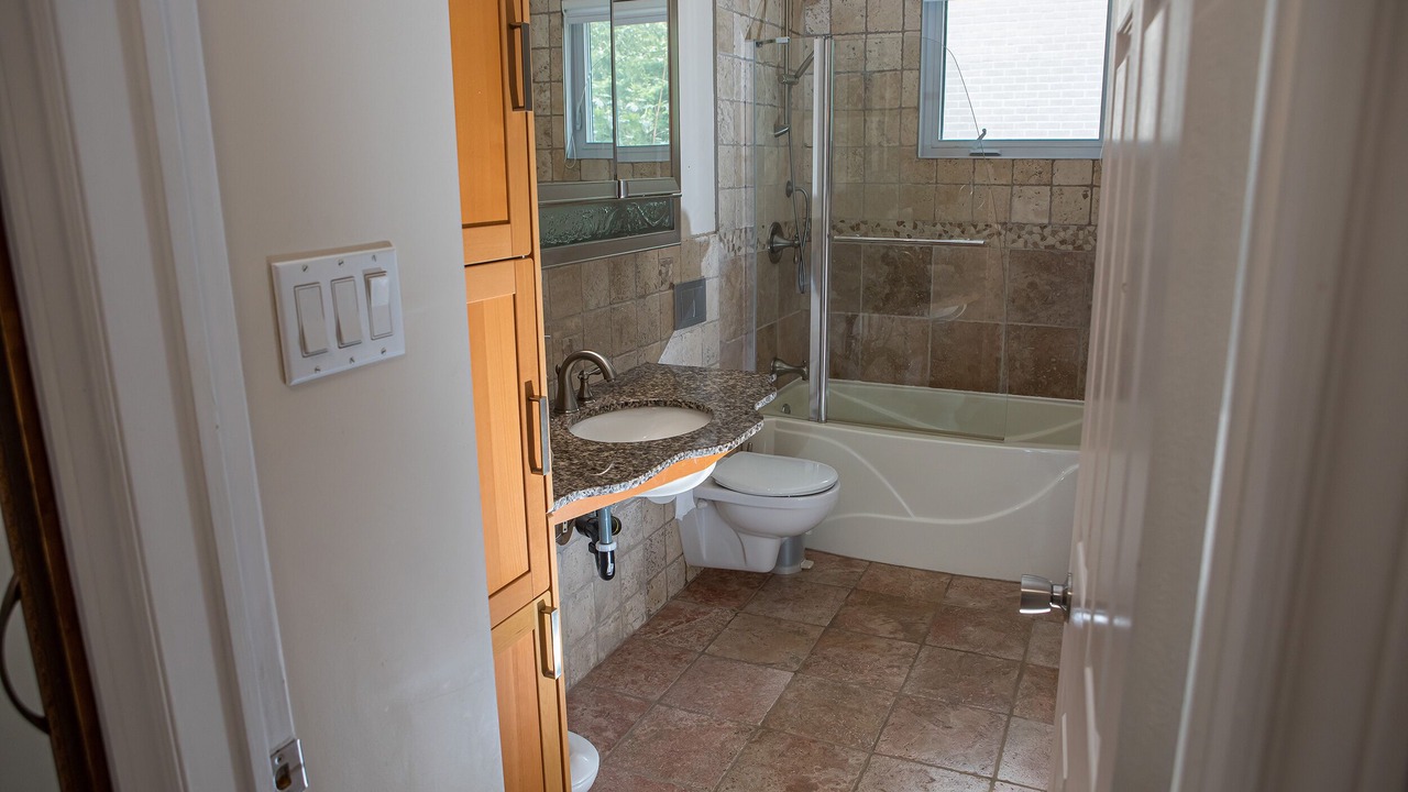 Photo of Bathroom in Pierrefonds-Roxboro