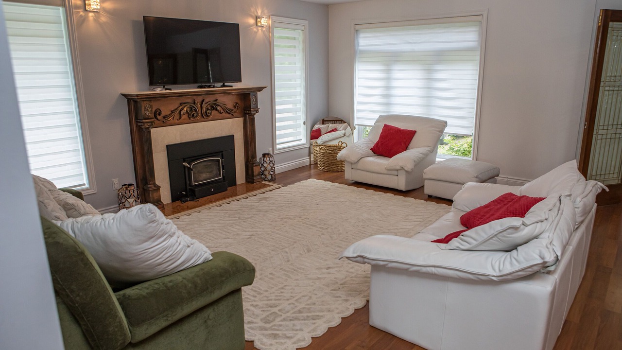Photo of Livingroom in Pierrefonds-Roxboro
