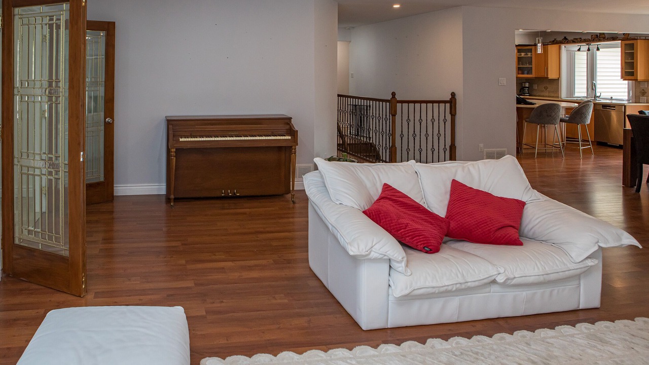 Photo of Livingroom in Pierrefonds-Roxboro