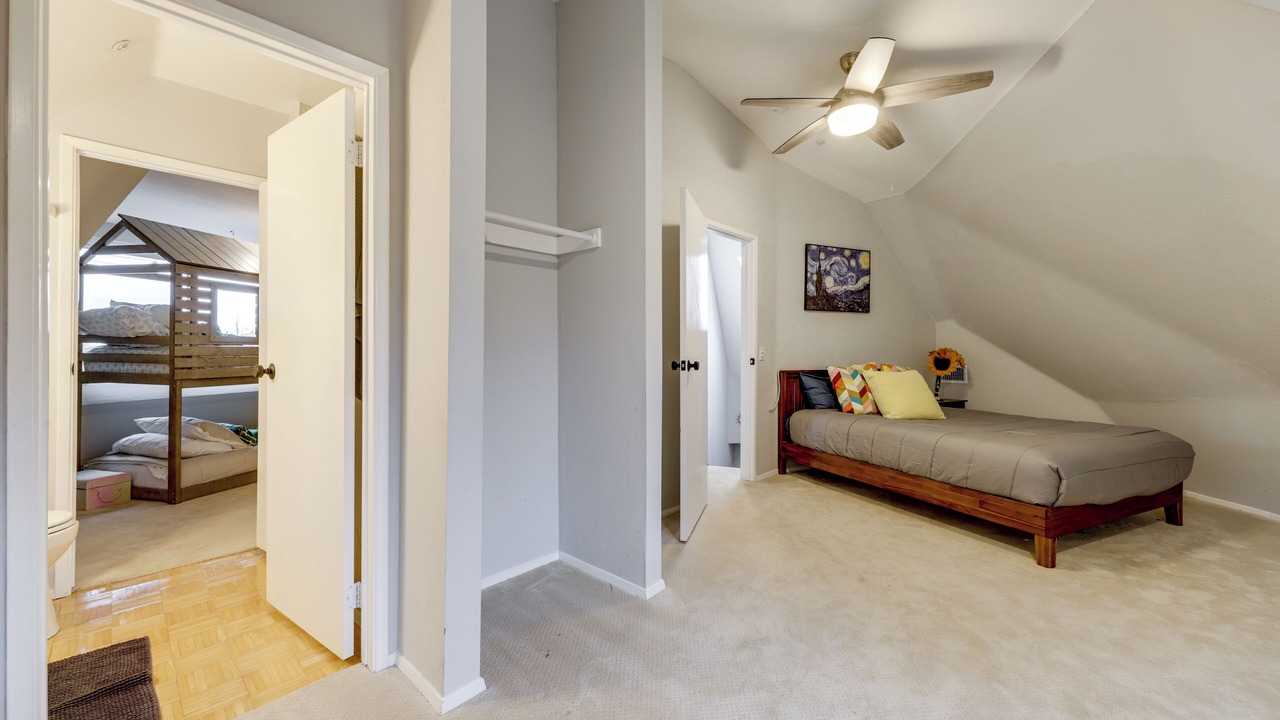 Photo of Bedroom in Lakeside