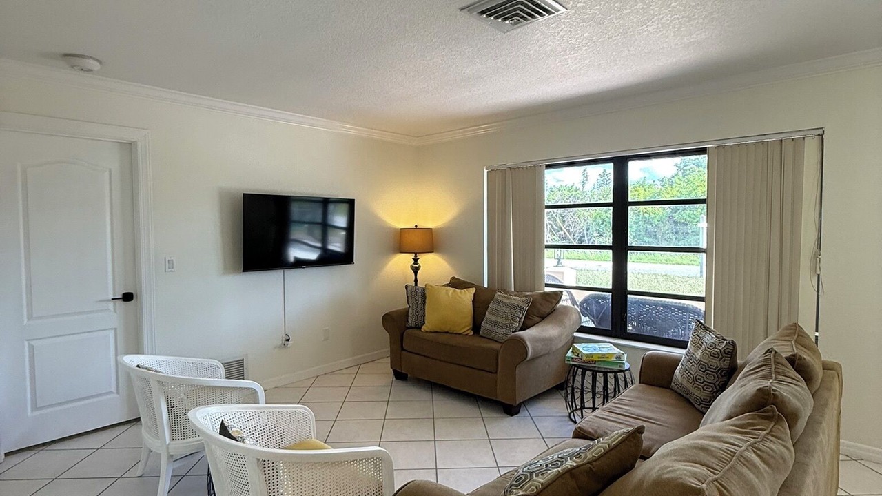 Photo of Livingroom in Warm Mineral Springs