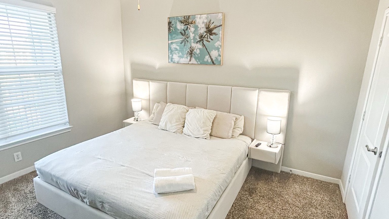 Photo of Bedroom in Alden Bridge