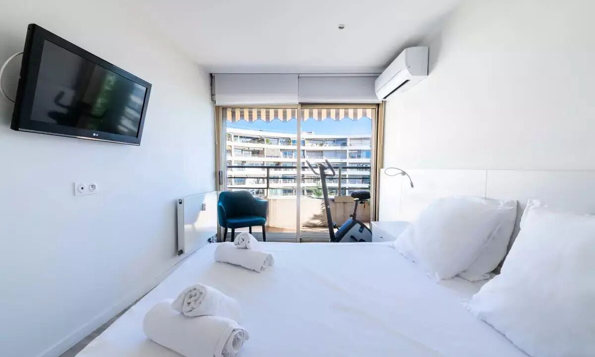 Photo of Bedroom in Cannes La Bocca