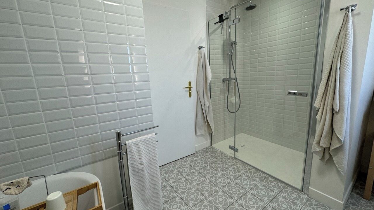 Photo of Bathroom in Cournonterral