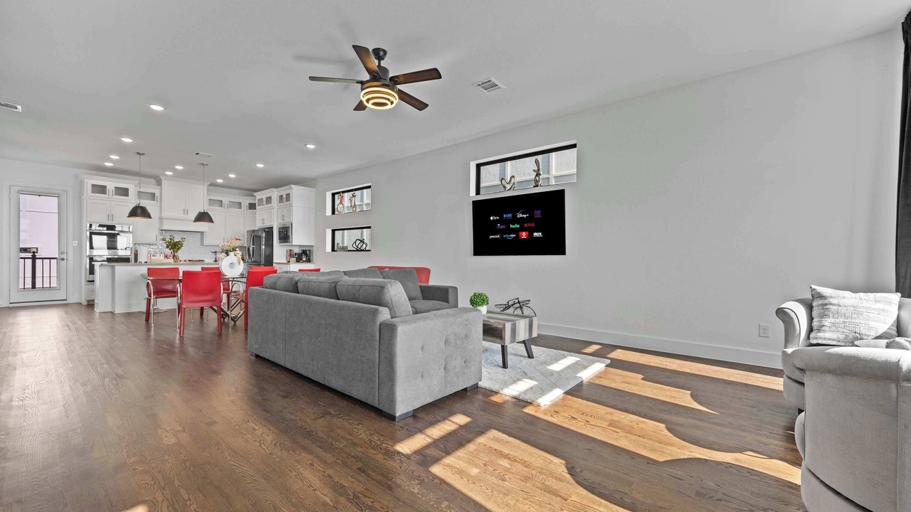 Photo of Livingroom in Rowlett