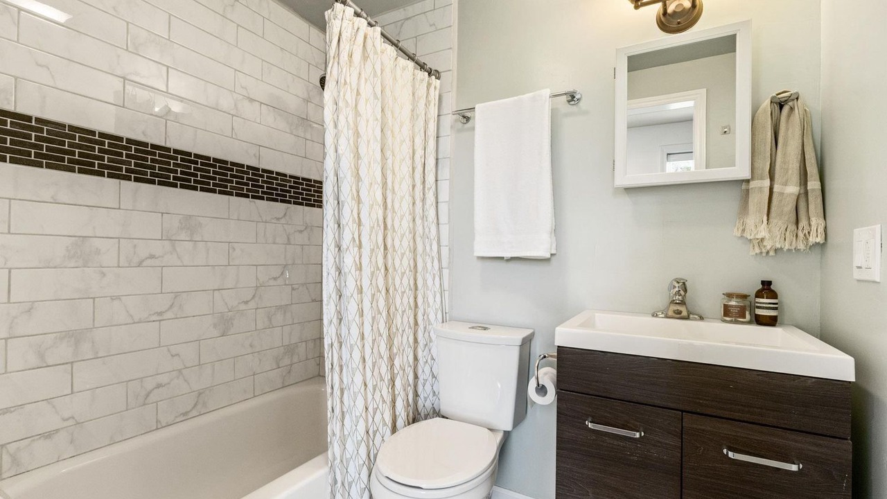 Photo of Bathroom in East Richmond