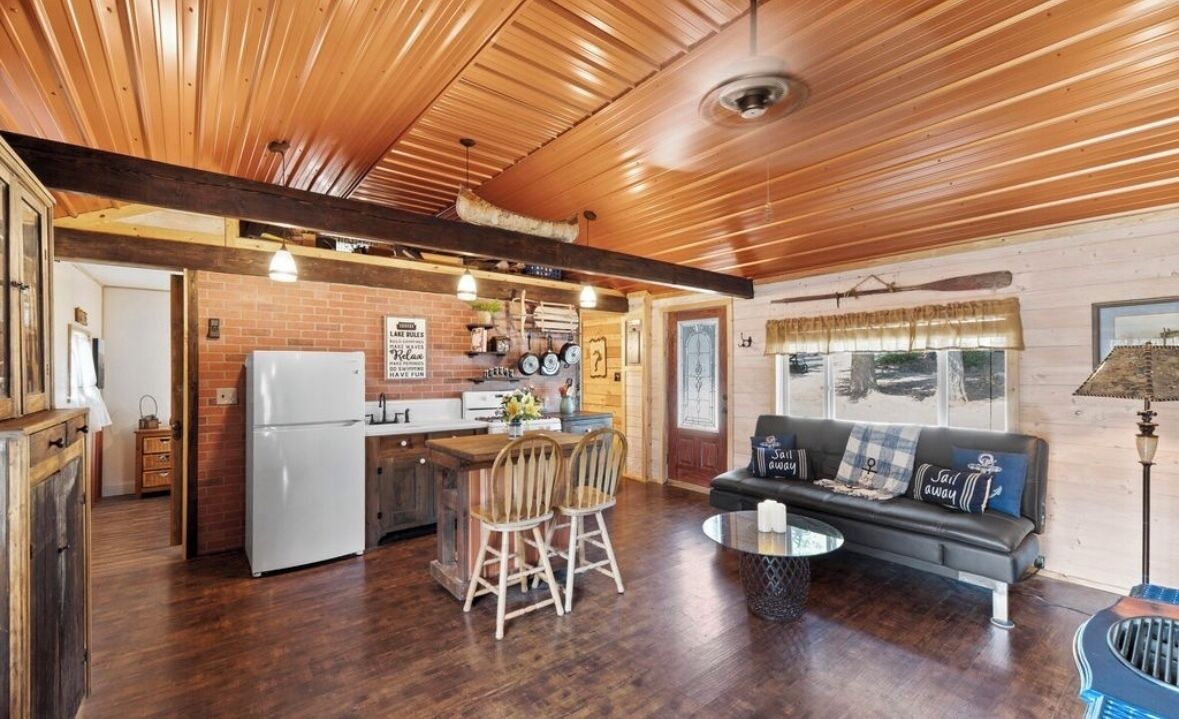 Photo of Livingroom in Bayview