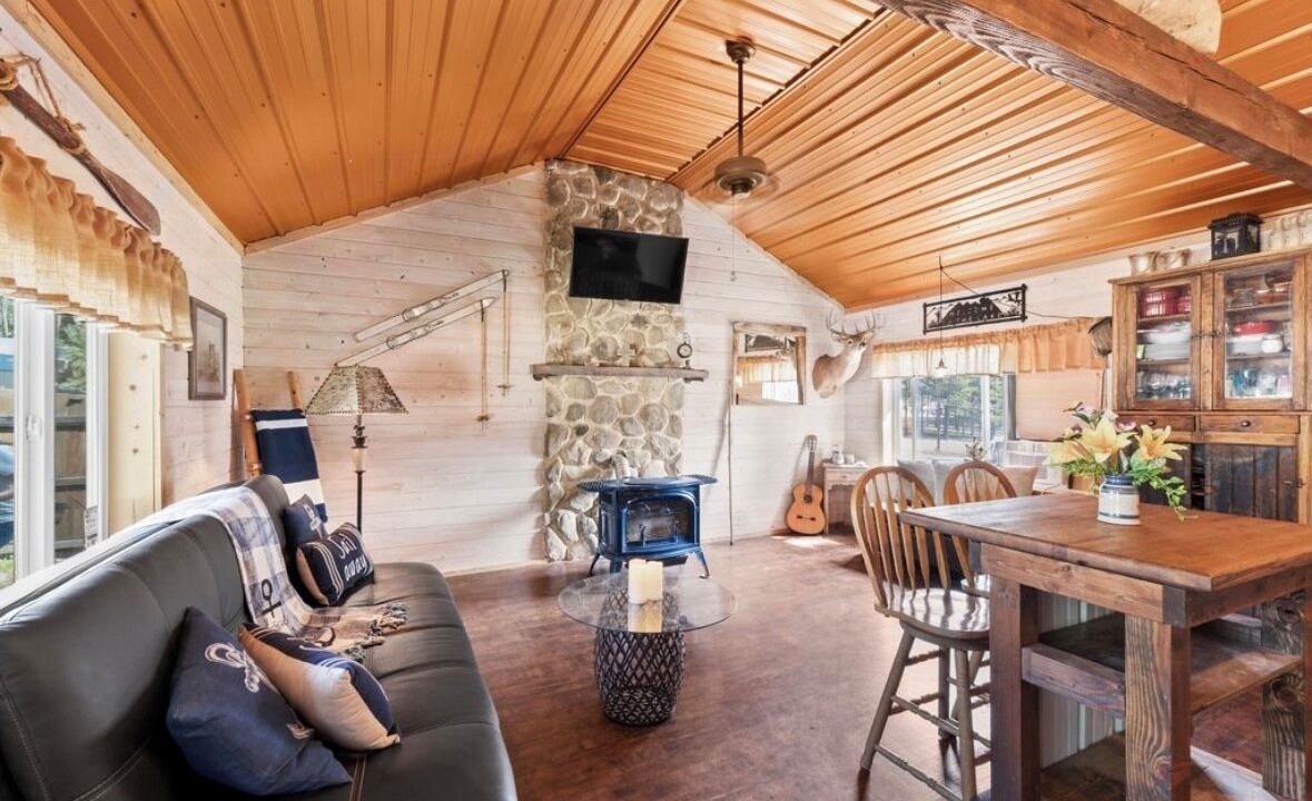 Photo of Livingroom in Bayview