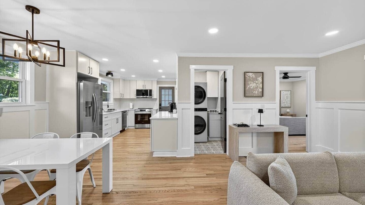 Photo of Livingroom in Forest Hills