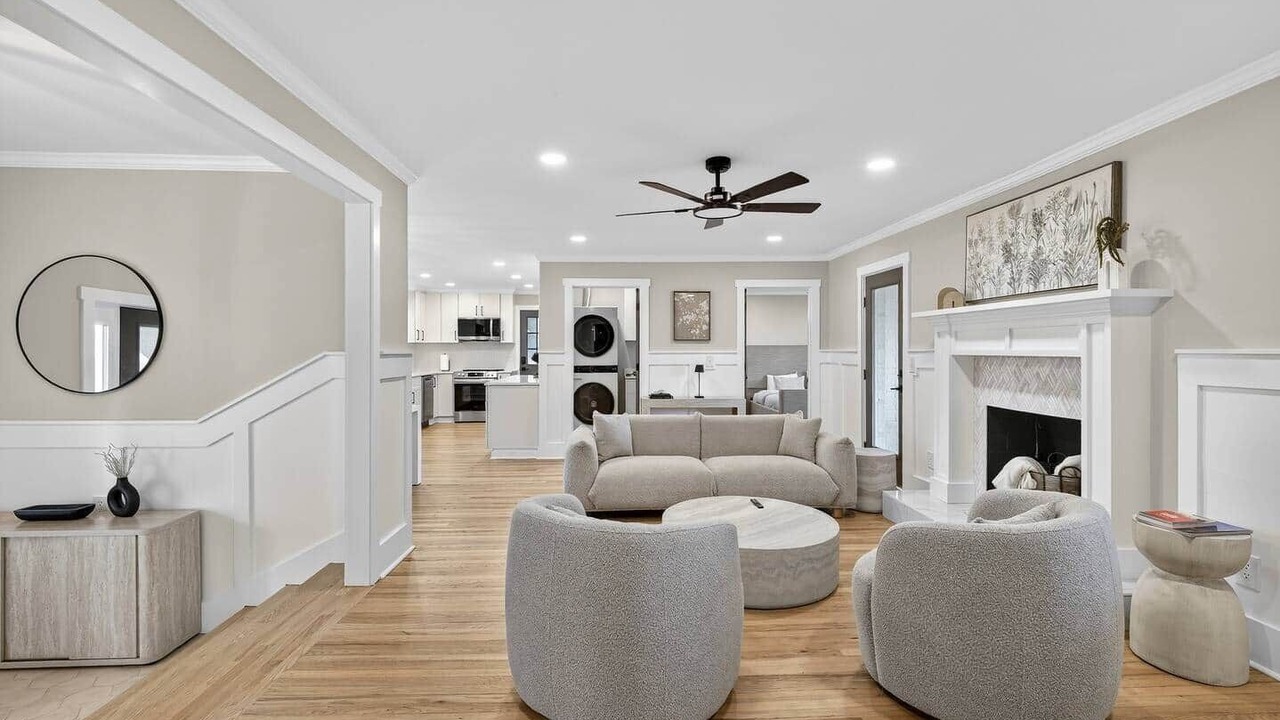 Photo of Livingroom in Forest Hills