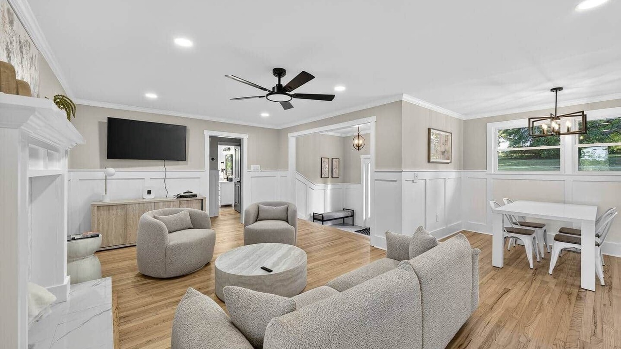 Photo of Livingroom in Forest Hills